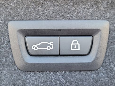 Used 2021 BMW M4 Competition w/ Executive Package image 8