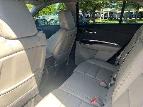 Used 2023 Cadillac XT4 Luxury w/ LPO, Onyx Lite Package AWD/4WD image 16