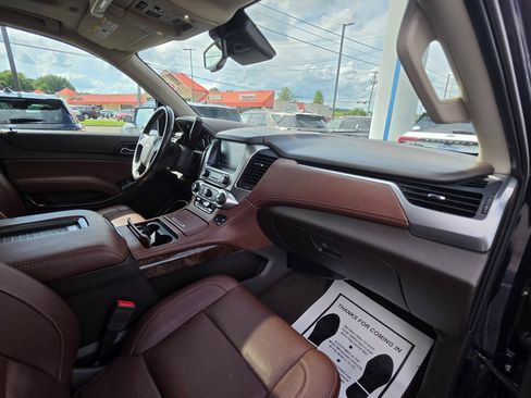 Used 2020 Chevrolet Suburban Premier AWD/4WD image 46