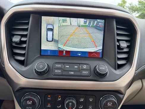 Used 2019 GMC Acadia Denali w/ Technology Package FWD image 17