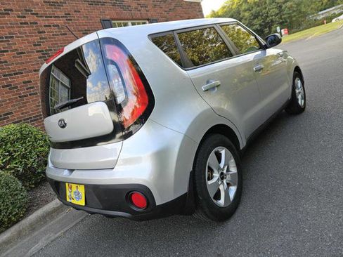 Used 2018 Kia Soul ! image 5
