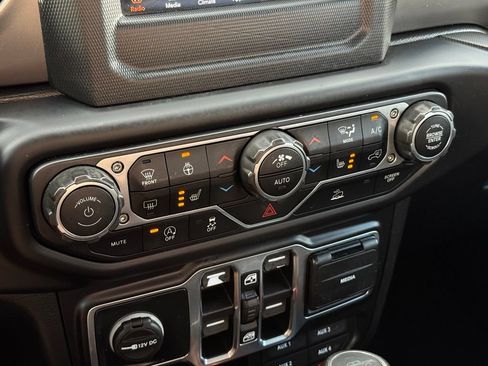 Used 2020 Jeep Gladiator Sport w/ Quick Order Package 24S AWD/4WD image 33