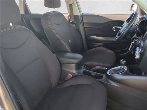 Used 2018 Kia Soul FWD image 18