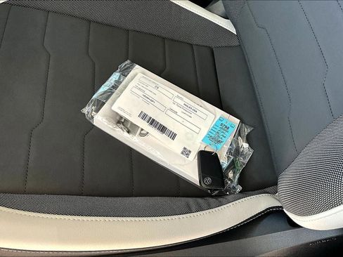 New 2025 Volkswagen Taos SE image 11