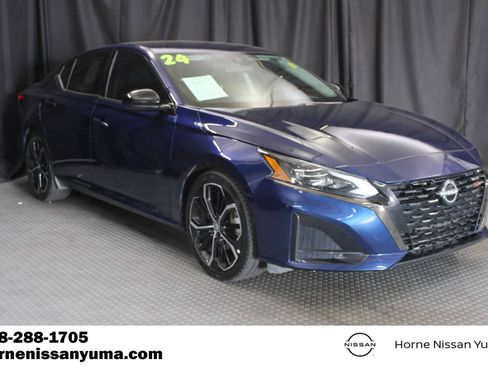 Used 2024 Nissan Altima 2.5 SR FWD image 16