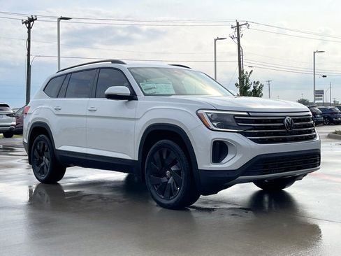 New 2026 Volkswagen Atlas SE image 6