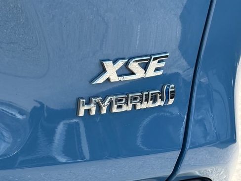 Used 2023 Toyota RAV4 XSE AWD/4WD image 9