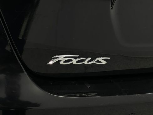 Used 2017 Ford Focus Titanium image 40