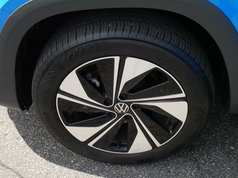Certified 2023 Volkswagen Taos SE w/ Panoramic Sunroof Package AWD/4WD image 15