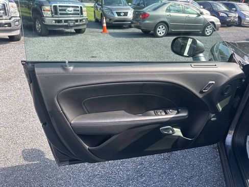 Used 2022 Dodge Challenger SXT w/ Plus Package RWD image 9