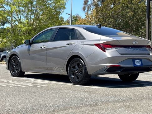 Used 2021 Hyundai Elantra SEL w/ Convenience Package FWD image 6
