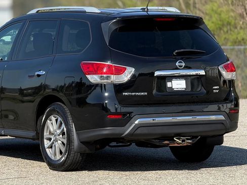 Used 2013 Nissan Pathfinder SV AWD/4WD image 16