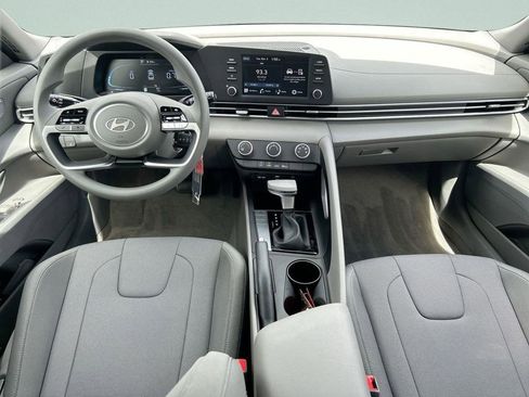 New 2026 Hyundai Elantra SE FWD image 17