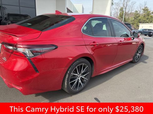 Used 2022 Toyota Camry SE image 5