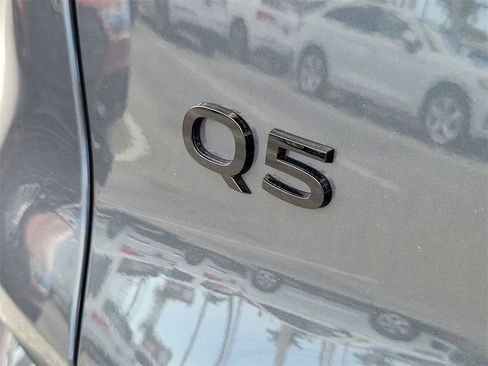 Used 2025 Audi Q5 Premium w/ Convenience Package image 5