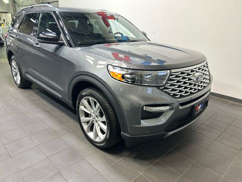 Used 2021 Ford Explorer Platinum w/ Equipment Group 601A AWD/4WD image 2