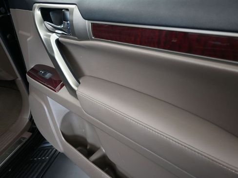 Used 2019 Lexus GX 460 Luxury AWD/4WD image 23