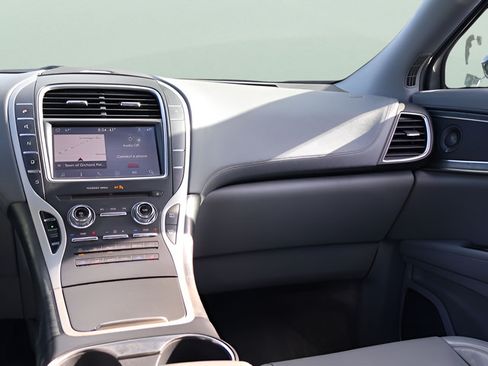 Used 2020 Lincoln Nautilus Reserve AWD/4WD image 17