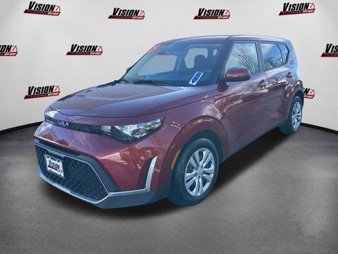 Certified 2025 Kia Soul LX image 1