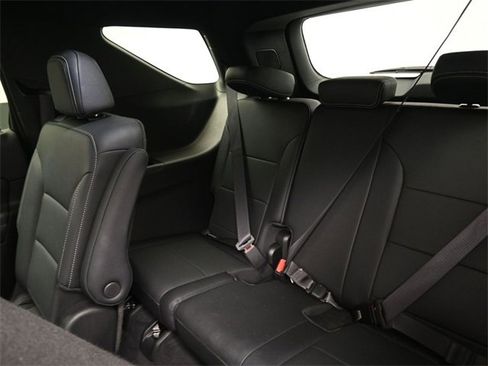 Used 2025 Chevrolet Traverse LT image 20