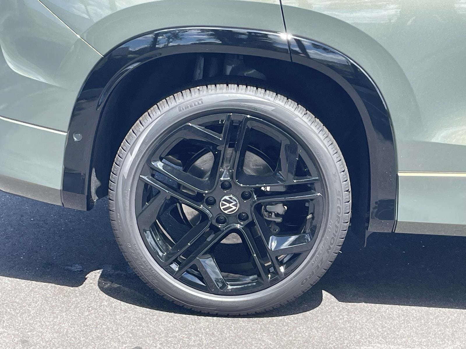 New 2026 Volkswagen Tiguan SE R-Line FWD image 9