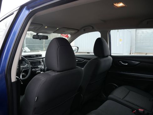 Used 2018 Nissan Rogue S image 26