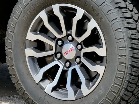 Used 2020 GMC Sierra 1500 AT4 w/ Off-Road Performance Package AWD/4WD image 7