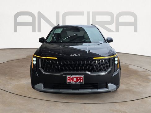 Certified 2025 Kia Carnival EX image 3