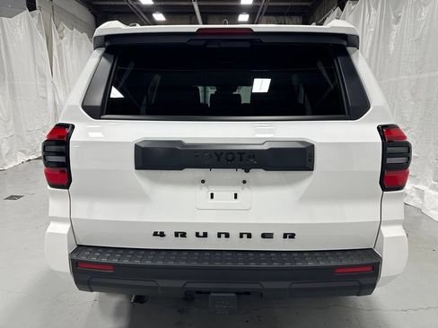 Used 2025 Toyota 4Runner SR5 AWD/4WD image 6