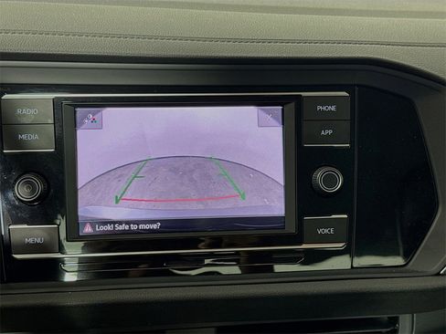 Used 2024 Volkswagen Jetta SE image 13