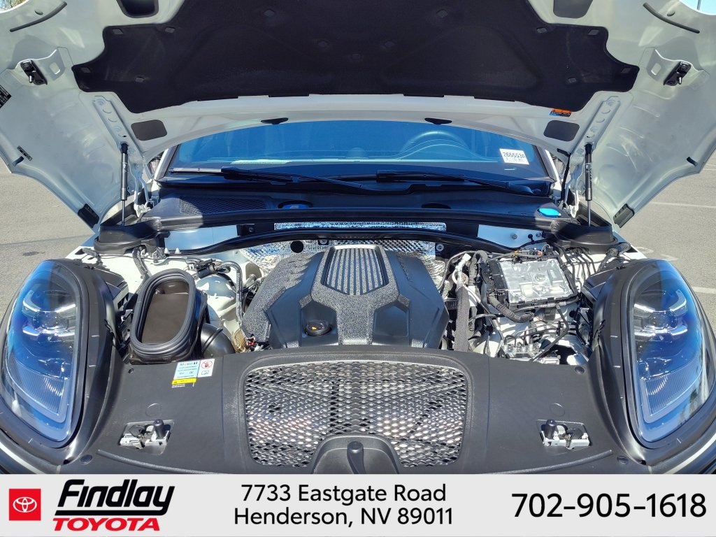 Used 2023 Porsche Macan Turbo AWD/4WD image 30