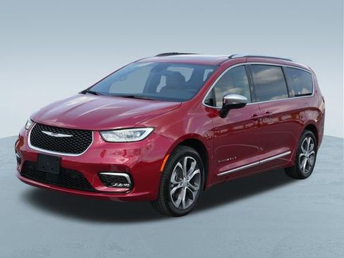 Used 2026 Chrysler Pacifica Pinnacle AWD/4WD image 3