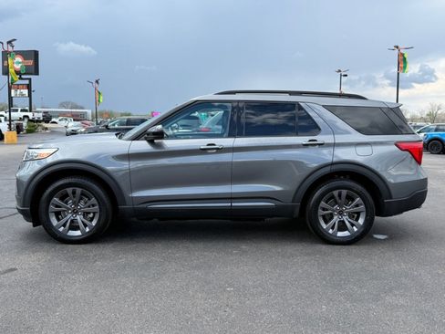 Used 2024 Ford Explorer XLT w/ Equipment Group 202A AWD/4WD image 5