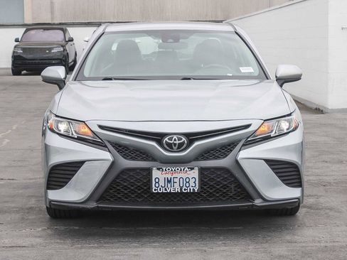 Used 2019 Toyota Camry SE w/ Carpet Mat Package FWD image 2