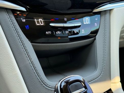 Certified 2024 Cadillac XT6 Premium Luxury w/ Technology Package FWD image 33