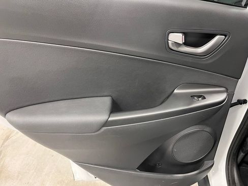 Used 2021 Hyundai Kona Limited AWD/4WD image 12