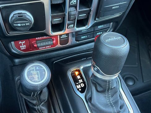 Certified 2025 Jeep Gladiator Mojave w/ Convenience Group image 30