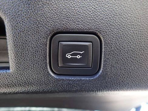 Used 2025 GMC Acadia Elevation FWD image 8