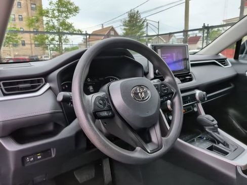 Used 2024 Toyota RAV4 XLE FWD image 26