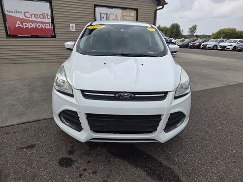 Used 2016 Ford Escape SE image 2