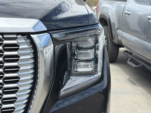 Used 2021 GMC Yukon Denali w/ Denali Premium Package AWD/4WD image 7