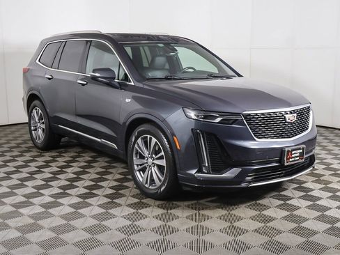 Used 2022 Cadillac XT6 Premium Luxury image 2
