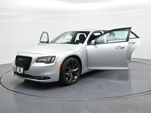 Used 2023 Chrysler 300 S image 28
