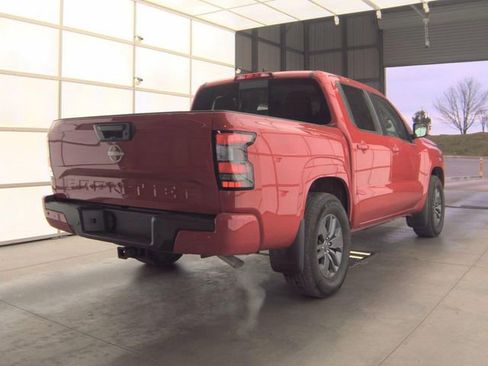 Used 2025 Nissan Frontier SV w/ SV Convenience Package image 2