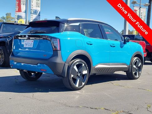 Used 2025 Nissan Kicks SR FWD image 32