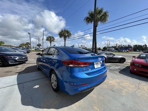 Used 2017 Hyundai Elantra SE FWD image 5