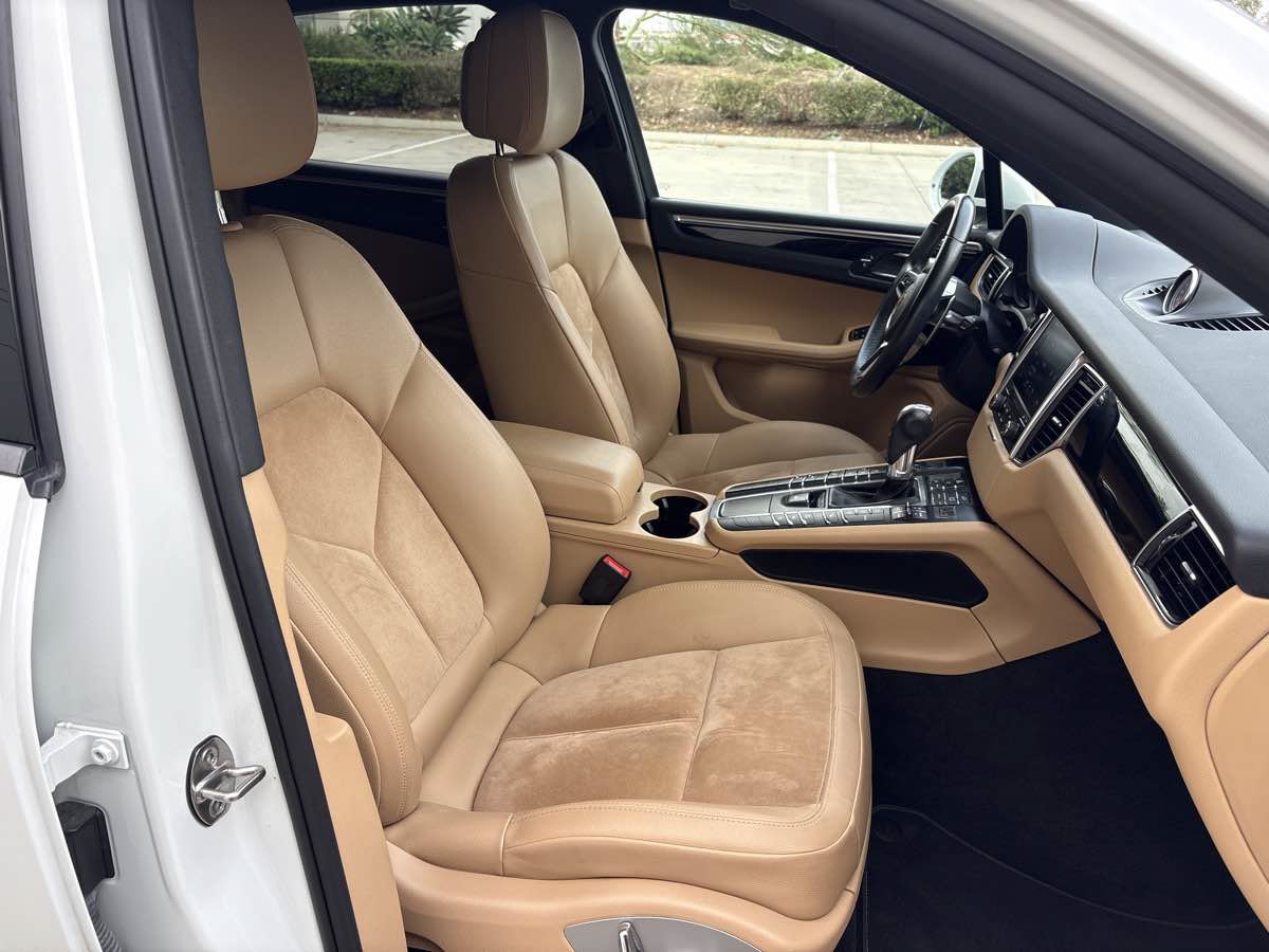 Used 2018 Porsche Macan Sport Edition AWD/4WD image 15