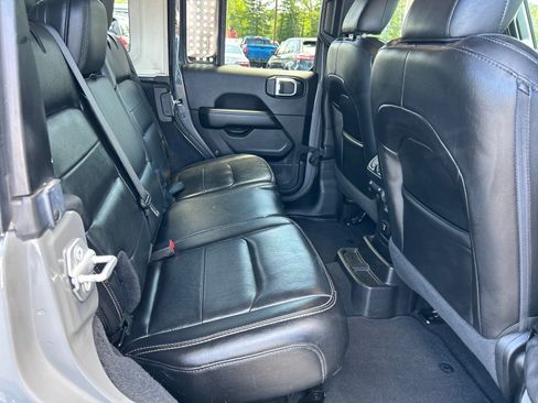 Used 2020 Jeep Wrangler Unlimited Sahara AWD/4WD image 18