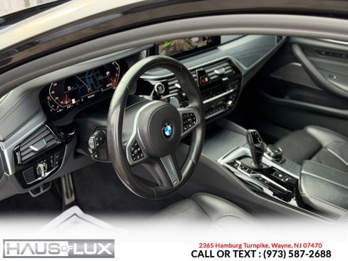 Used 2021 BMW M550i xDrive w/ Dynamic Handling Package image 18