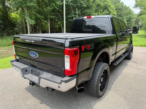 Used 2017 Ford F250 Lariat w/ Lariat Value Package AWD/4WD image 11